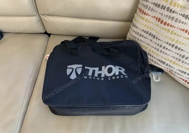 2018 Gemini 23TR by Thor Motor Coach photo 17