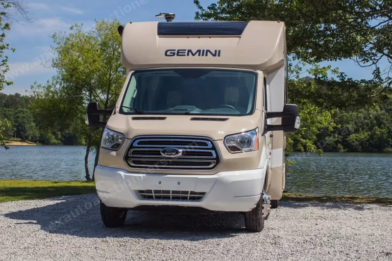 2018 Gemini 23TR by Thor Motor Coach photo 3