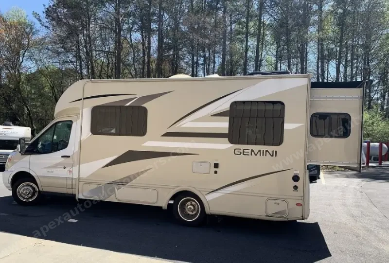 2018 Gemini 23TR by Thor Motor Coach photo 31