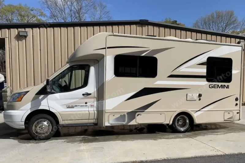 2018 Gemini 23TR by Thor Motor Coach photo 18