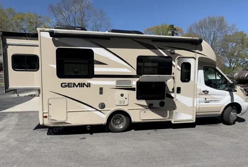 2018 Gemini 23TR by Thor Motor Coach photo 6