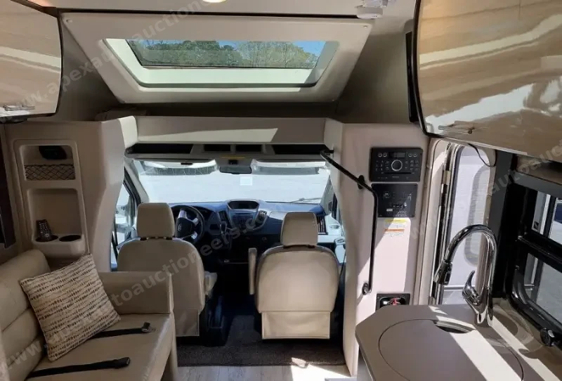 2018 Gemini 23TR by Thor Motor Coach photo 23