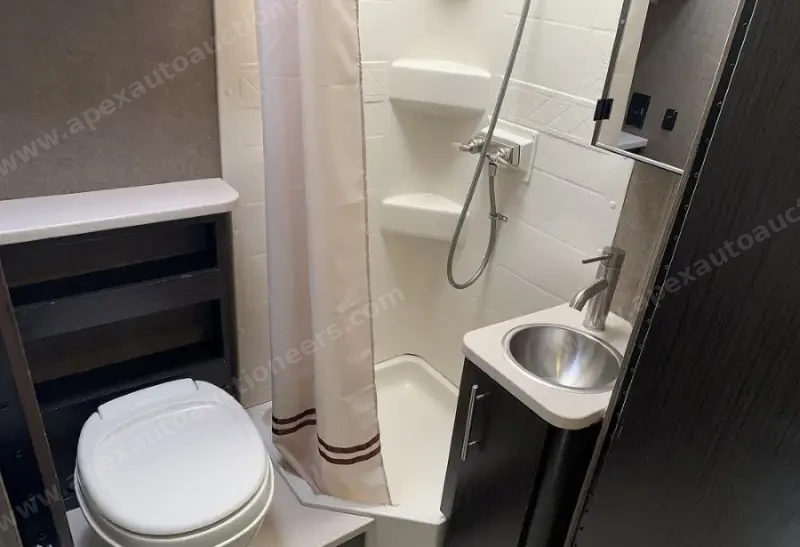 2018 Gemini 23TR by Thor Motor Coach photo 22