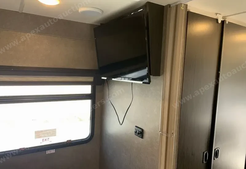 2018 Gemini 23TR by Thor Motor Coach photo 12