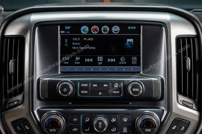 2019 Chevrolet Silverado 1500 Crew Cab LT photo 6