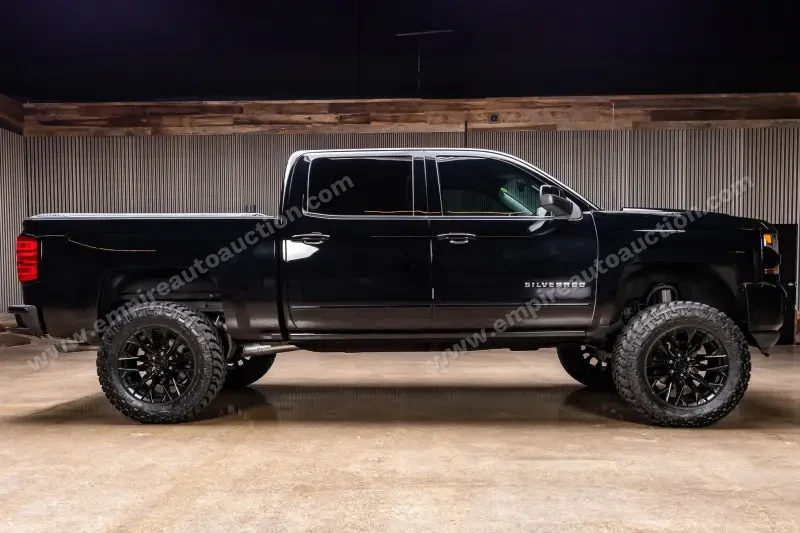 2019 Chevrolet Silverado 1500 Crew Cab LT photo 2