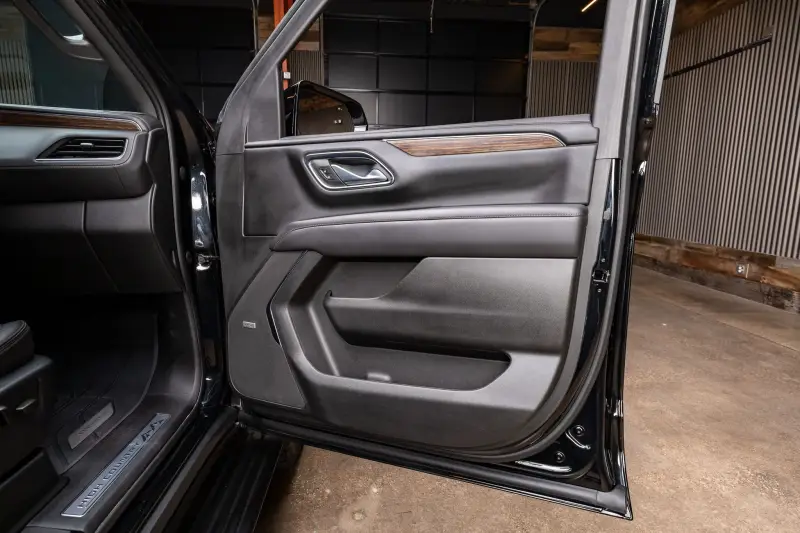 2023 Chevrolet Suburban photo 4