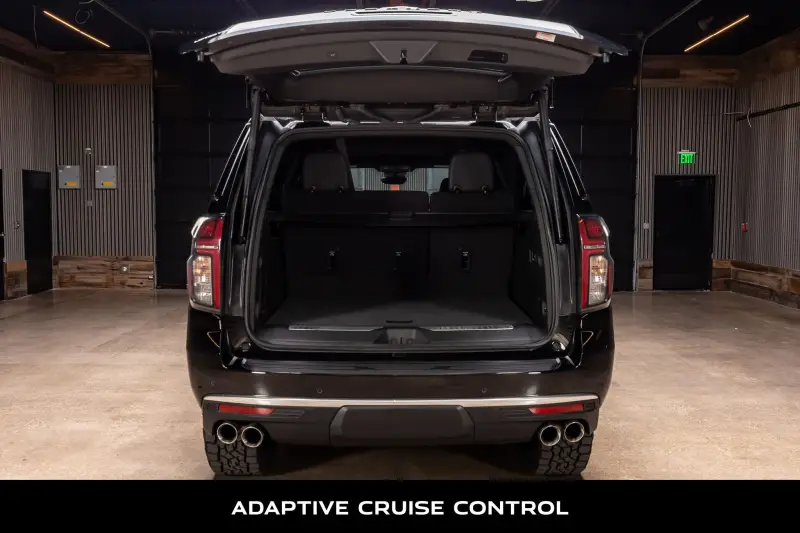 2023 Chevrolet Suburban photo 3