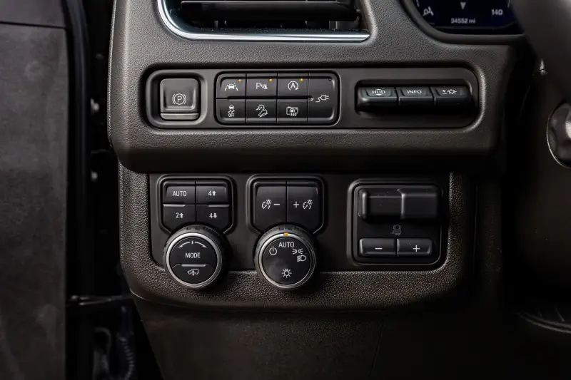 2023 Chevrolet Tahoe photo 2