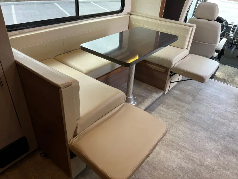 2018 Winnebago Navion 24J photo 22