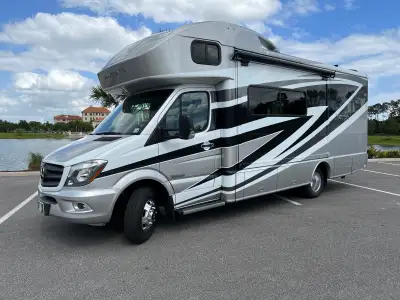 2018 Winnebago Navion 24J