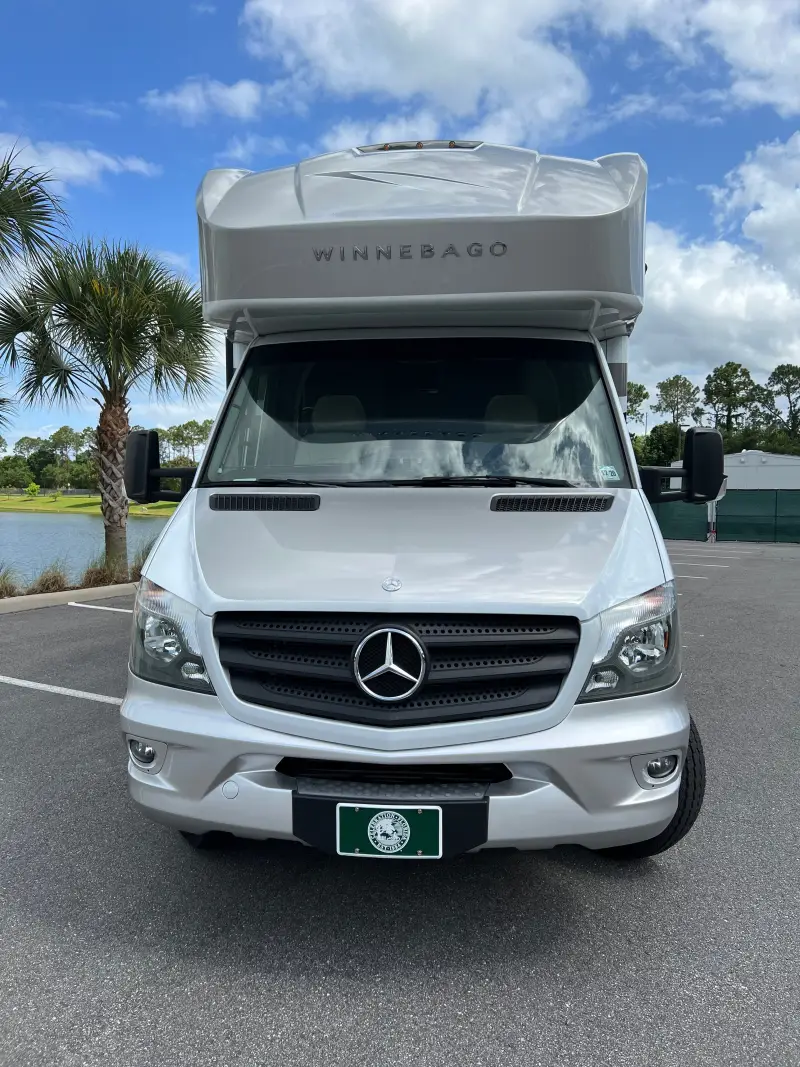 2018 Winnebago Navion 24J photo 19
