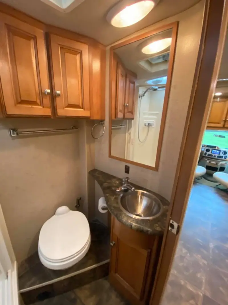 2013 Itasca Cambria 27K photo 26