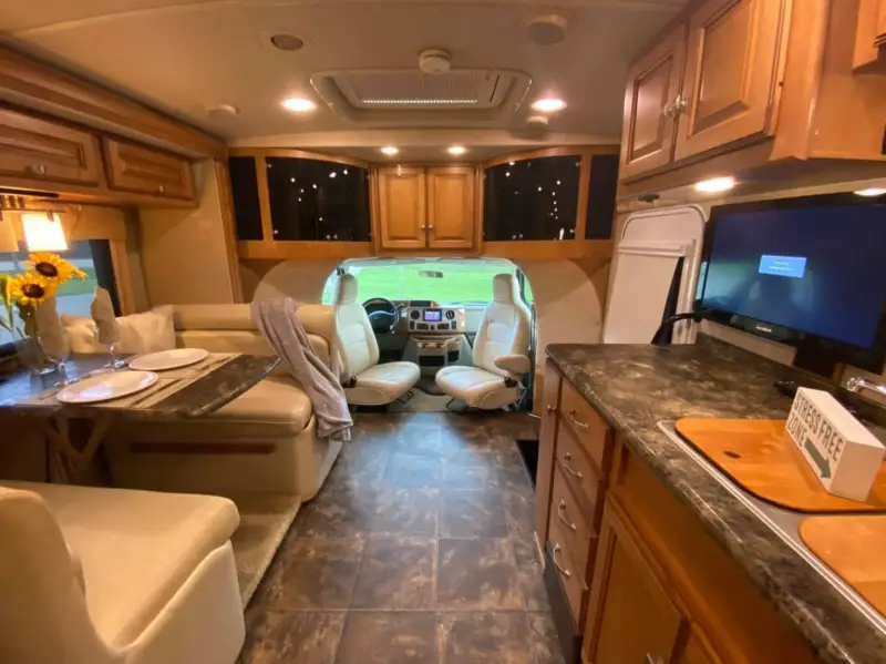 2013 Itasca Cambria 27K photo 27