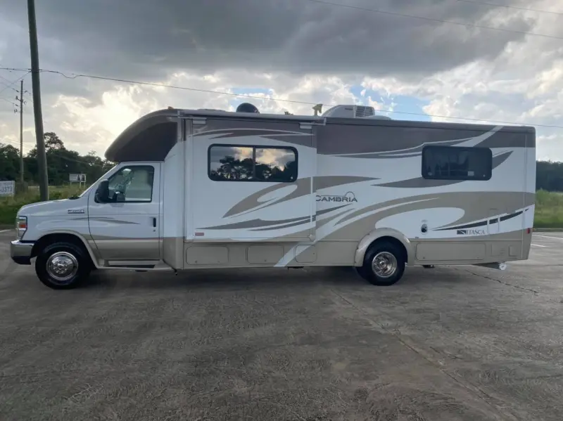2013 Itasca Cambria 27K photo 3