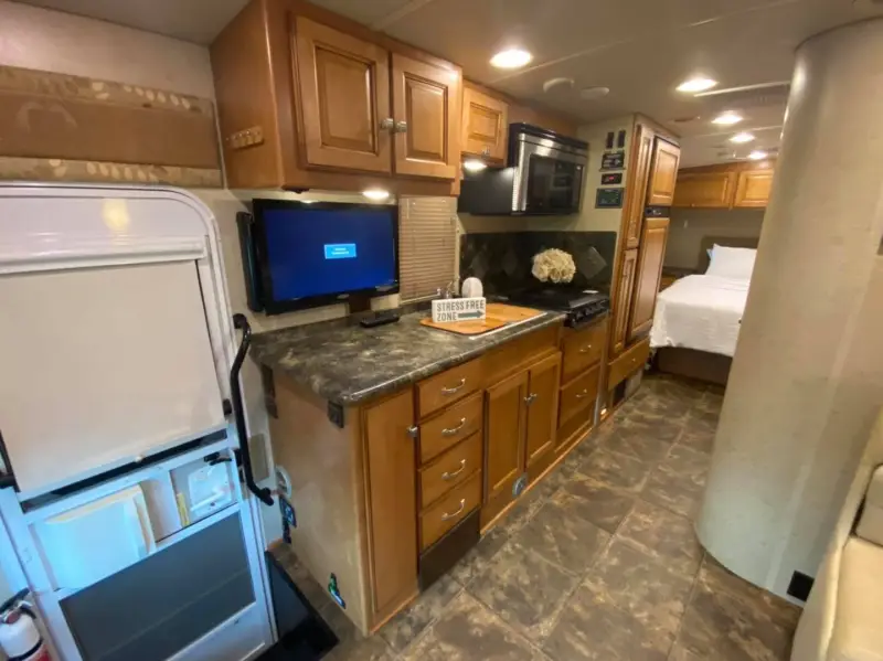 2013 Itasca Cambria 27K photo 18