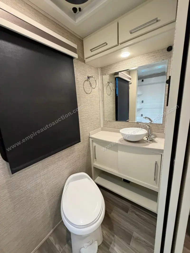 2020 Tiffin Motorhomes Wayfarer 25 RW photo 152