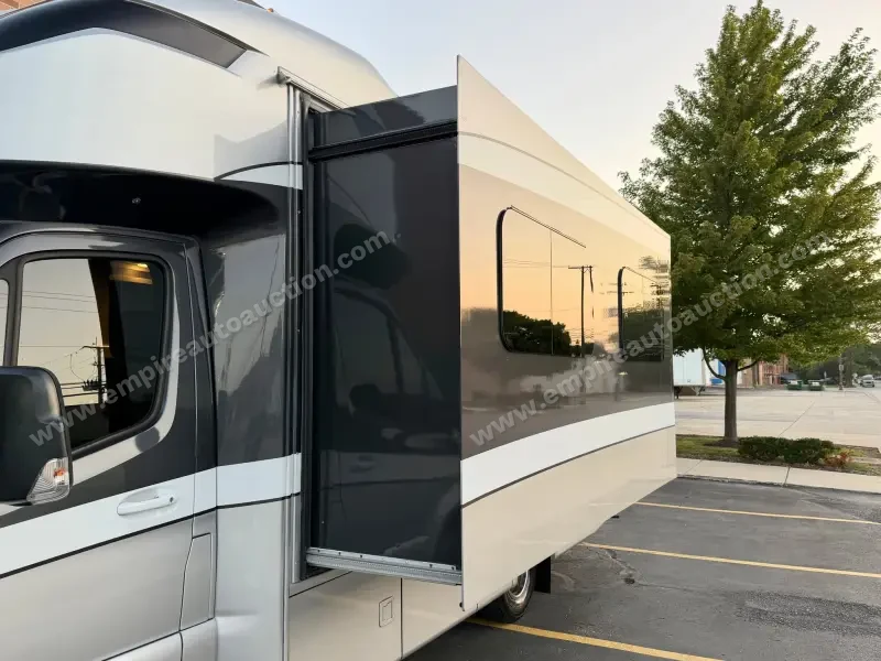 2020 Tiffin Motorhomes Wayfarer 25 RW photo 22