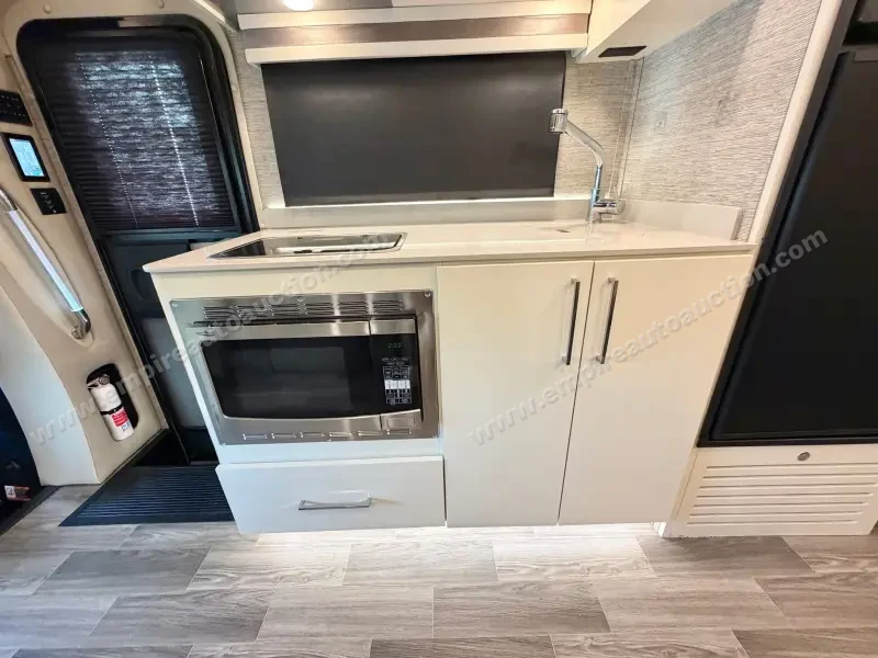2020 Tiffin Motorhomes Wayfarer 25 RW photo 116