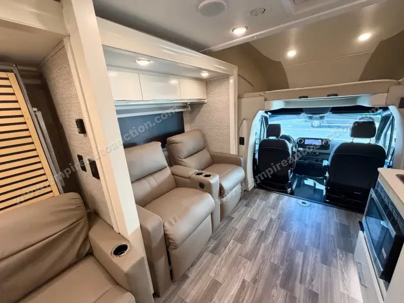 2020 Tiffin Motorhomes Wayfarer 25 RW photo 132