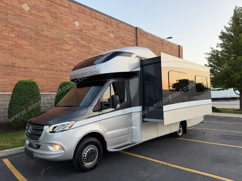 2020 Tiffin Motorhomes Wayfarer 25 RW photo 2