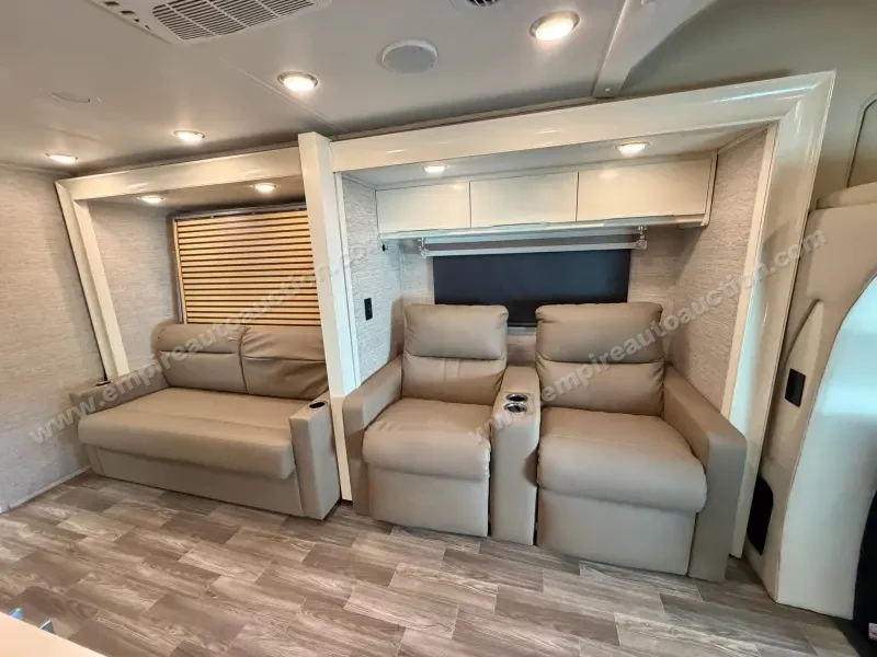 2020 Tiffin Motorhomes Wayfarer 25 RW photo 98