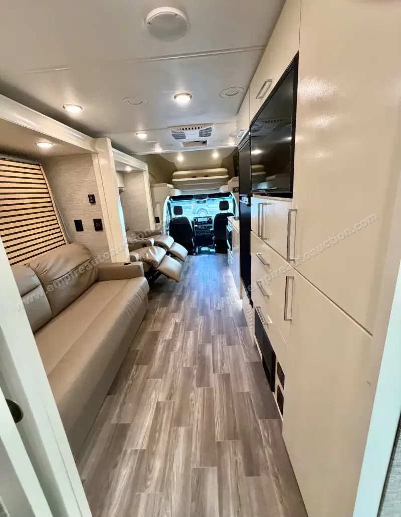 2020 Tiffin Motorhomes Wayfarer 25 RW photo 130