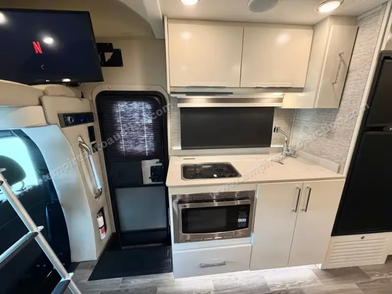 2020 Tiffin Motorhomes Wayfarer 25 RW photo 106