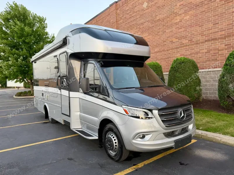 2020 Tiffin Motorhomes Wayfarer 25 RW photo 9