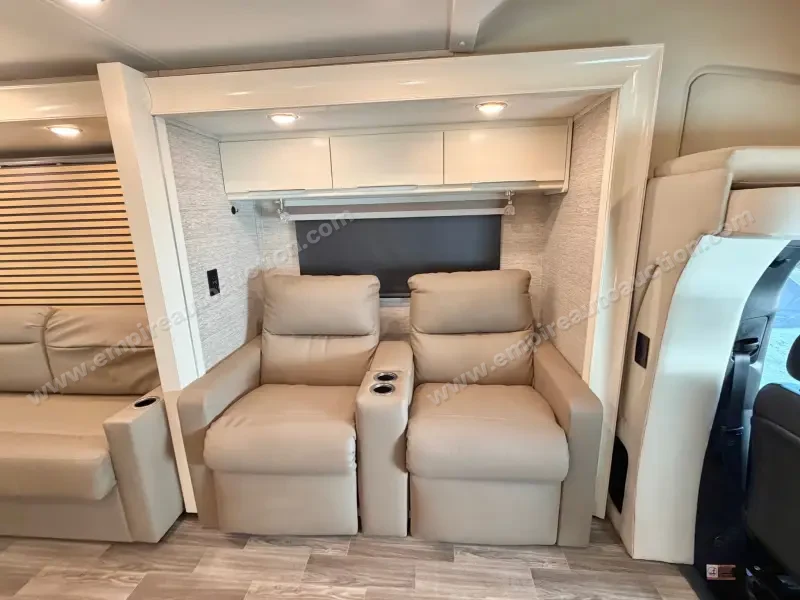 2020 Tiffin Motorhomes Wayfarer 25 RW photo 96