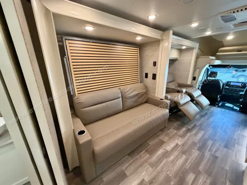2020 Tiffin Motorhomes Wayfarer 25 RW photo 133