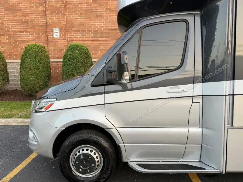 2020 Tiffin Motorhomes Wayfarer 25 RW photo 23