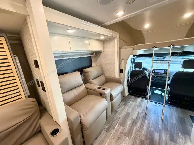 2020 Tiffin Motorhomes Wayfarer 25 RW photo 131