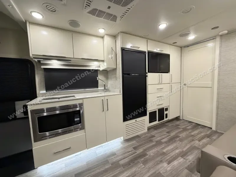 2020 Tiffin Motorhomes Wayfarer 25 RW photo 107
