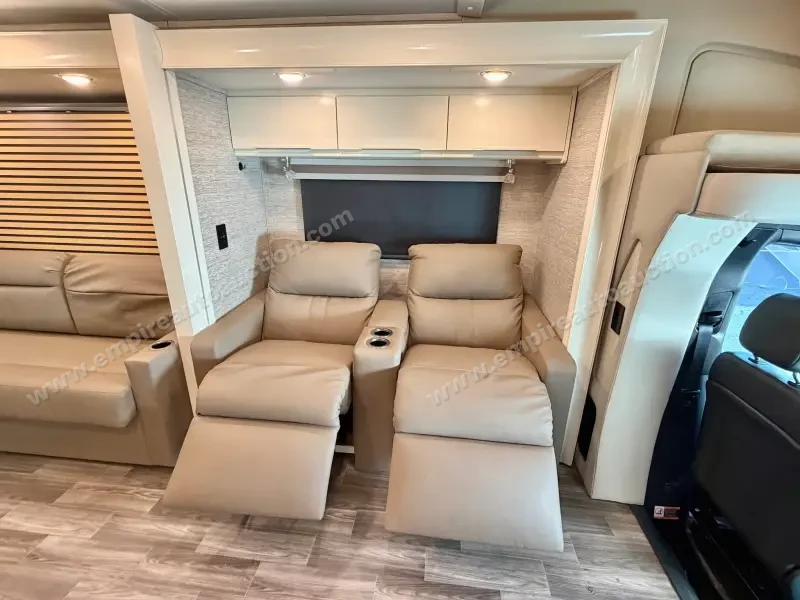 2020 Tiffin Motorhomes Wayfarer 25 RW photo 95