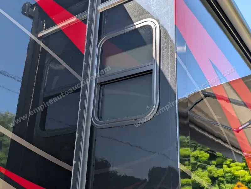 2019 Jayco Embark 37MB photo 40