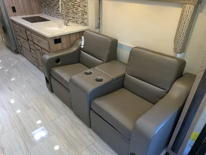 2019 Jayco Embark 37MB photo 158