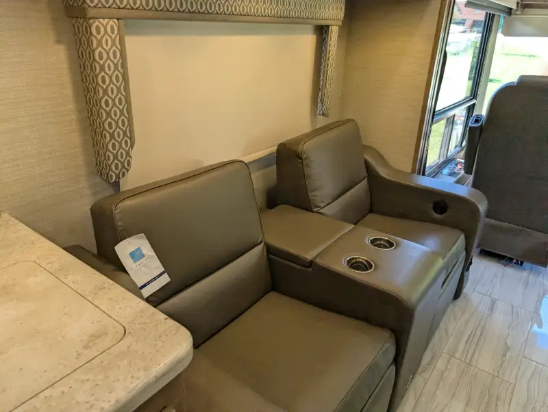 2019 Jayco Embark 37MB photo 161
