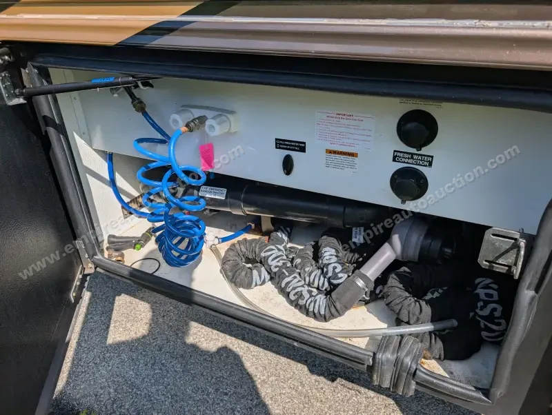 2019 Jayco Embark 37MB photo 260