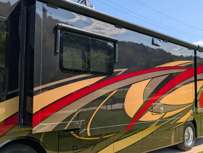 2019 Jayco Embark 37MB photo 34