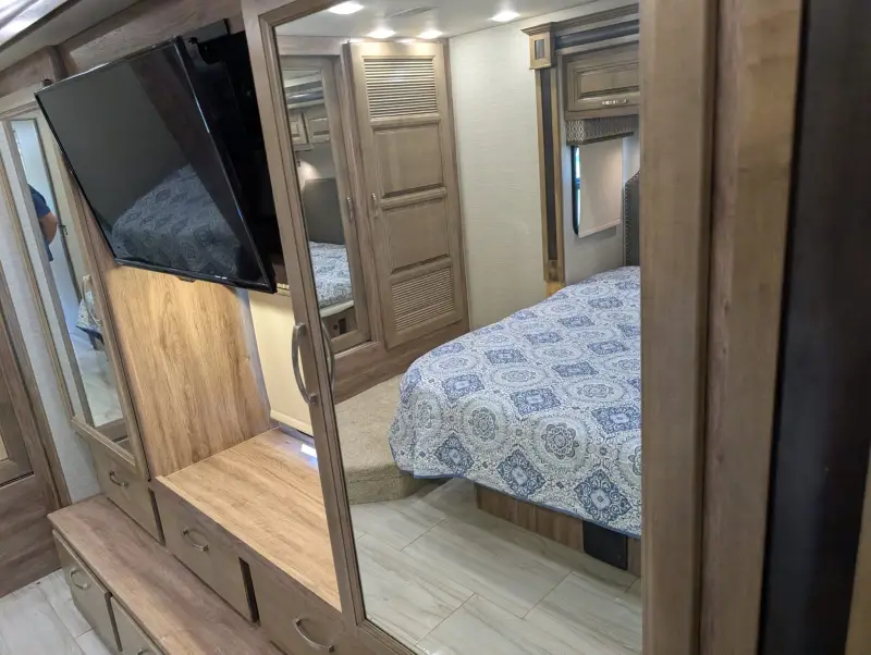 2019 Jayco Embark 37MB photo 204
