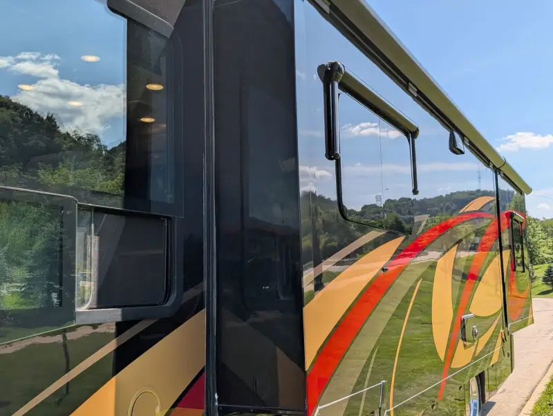 2019 Jayco Embark 37MB photo 35