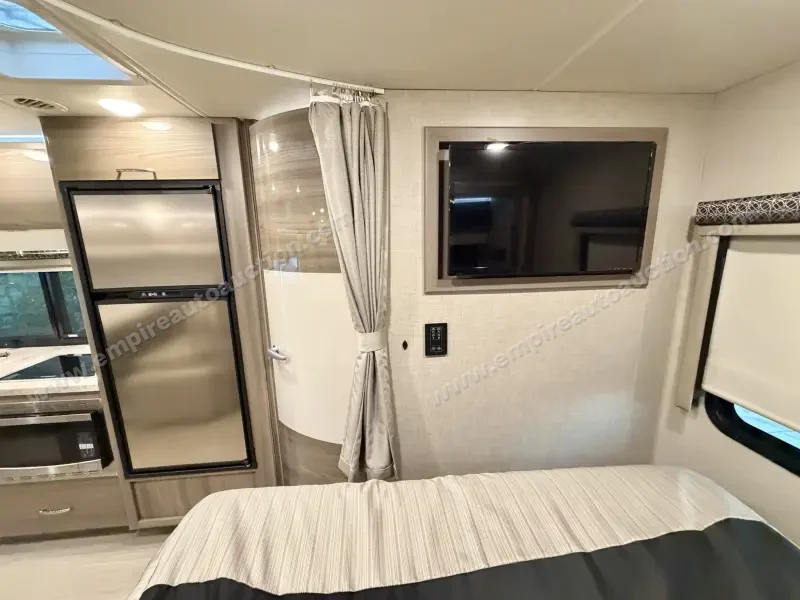 2021 Thor Motor Coach Tiburon 24TT photo 88