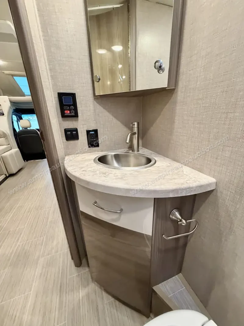 2021 Thor Motor Coach Tiburon 24TT photo 76
