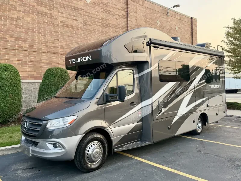 2021 Thor Motor Coach Tiburon 24TT photo 1