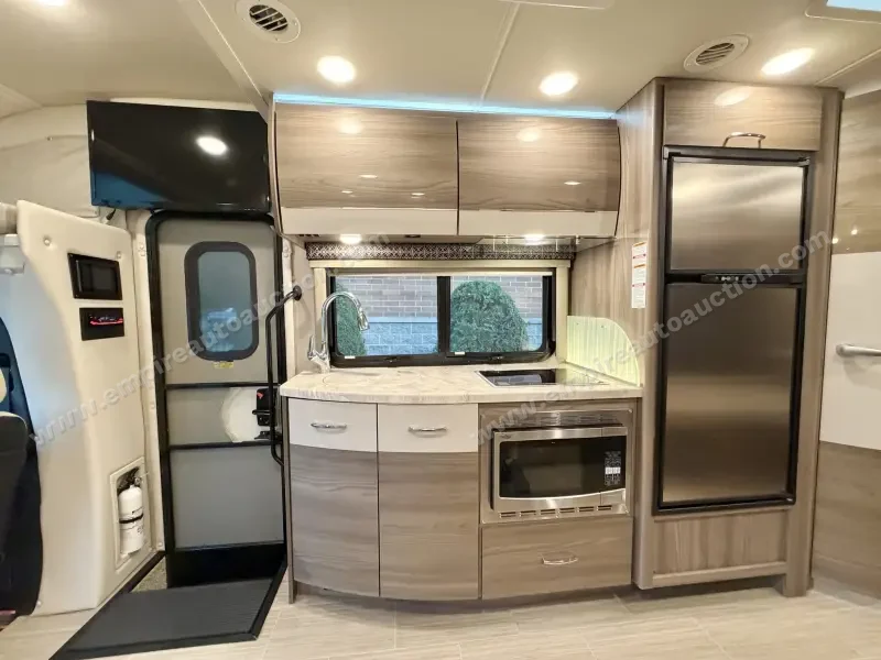 2021 Thor Motor Coach Tiburon 24TT photo 66