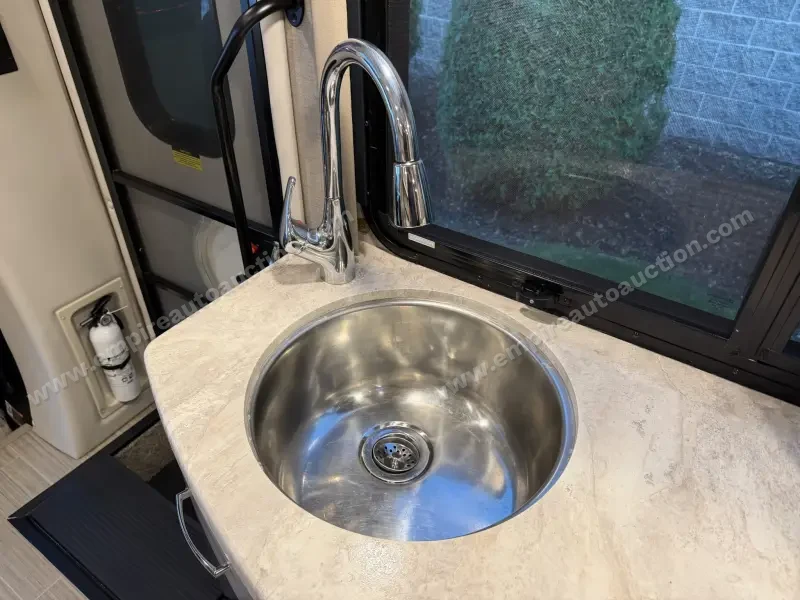 2021 Thor Motor Coach Tiburon 24TT photo 68