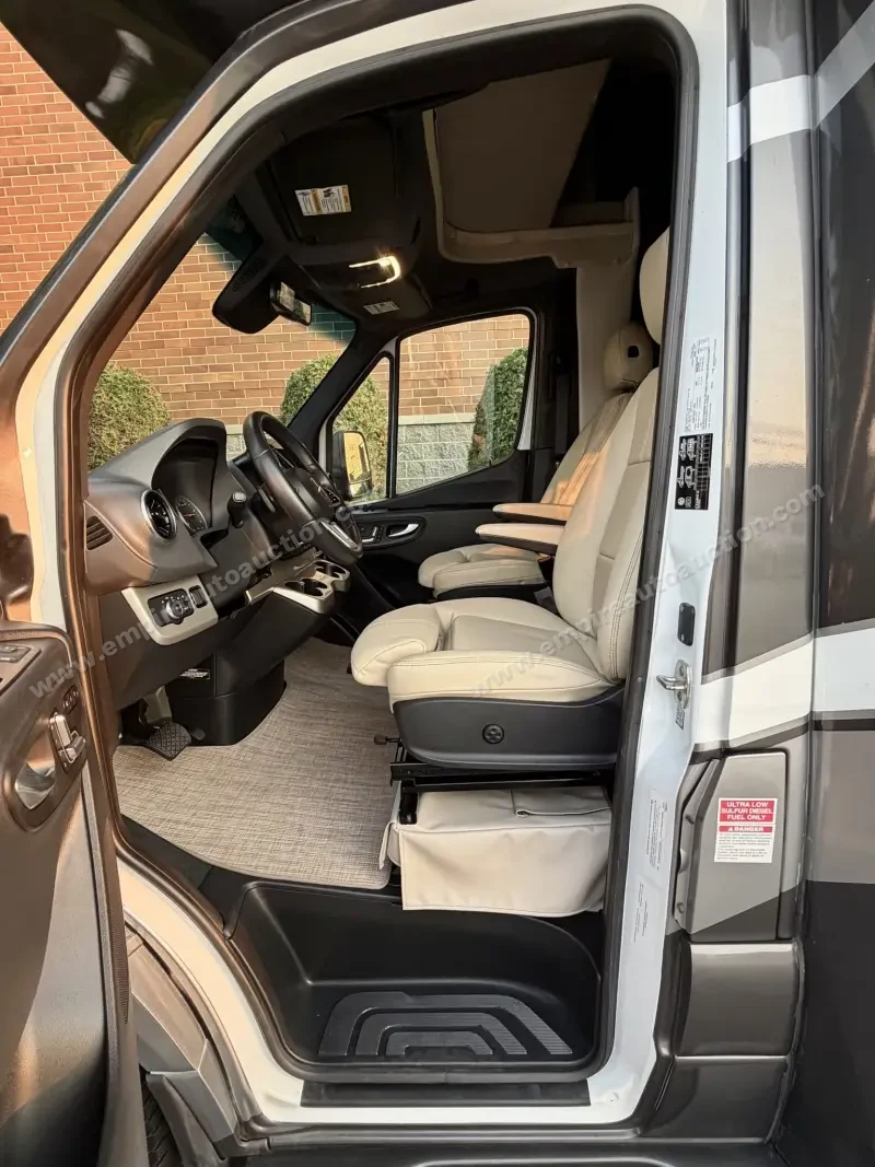 2021 Thor Motor Coach Tiburon 24TT photo 40
