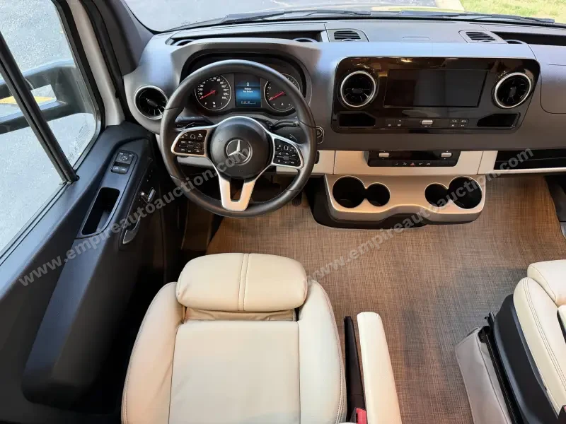 2021 Thor Motor Coach Tiburon 24TT photo 49