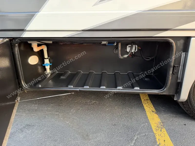 2021 Thor Motor Coach Tiburon 24TT photo 22